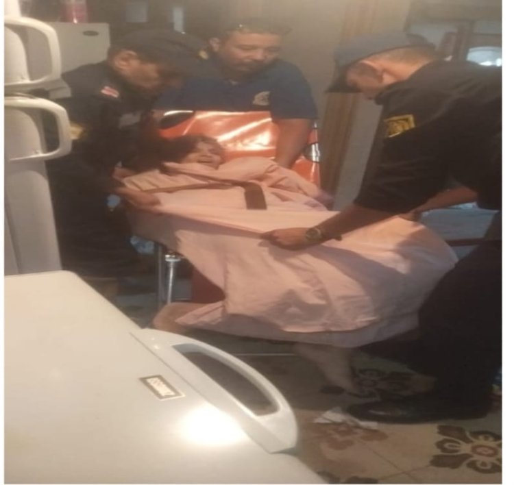 الحماية المدنية بالقاهرة تنقل سيدة مريضة للمستشفى