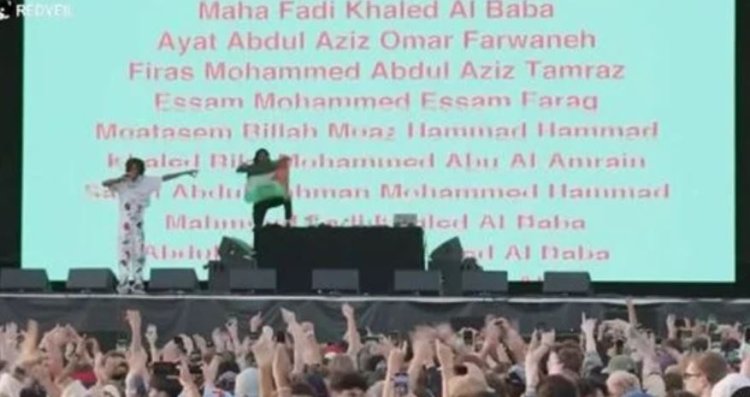 مغني راب أمريكي يطالب بوقف الحرب في غزة عن طريق عرض أسامي الشهداء الأطفال بحفله