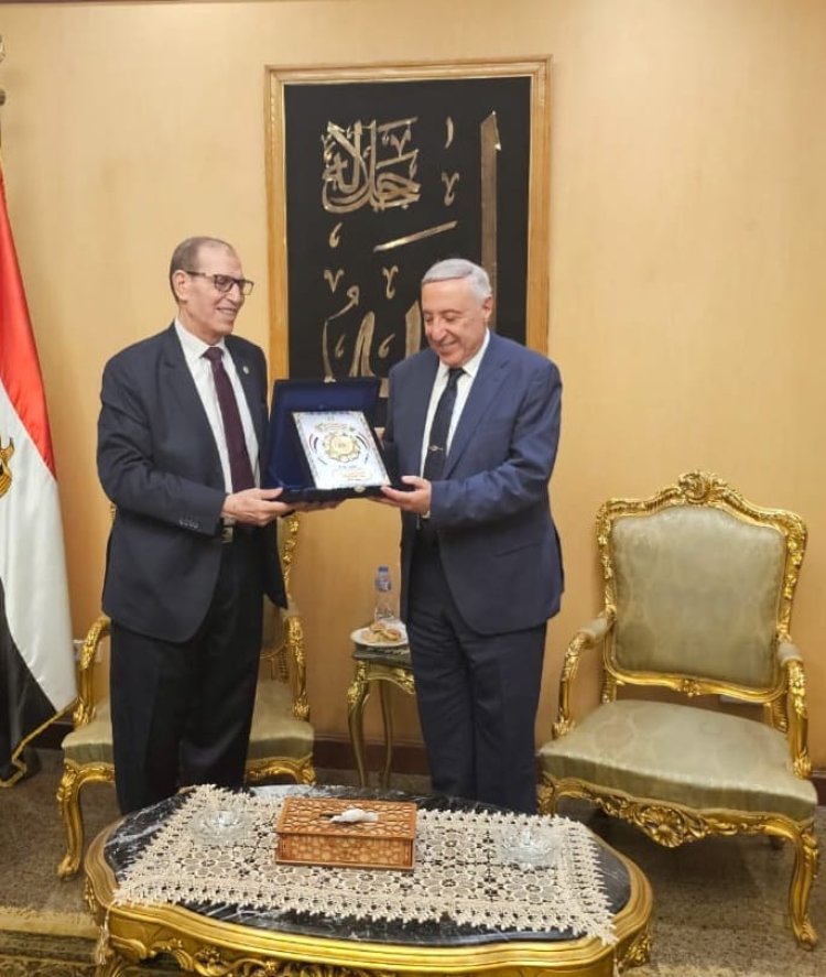 المستشار حافظ عباس يزور رئيس المحكمة الدستورية العليا