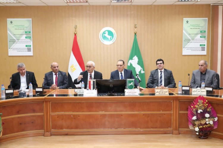 وزير التعليم ومحافظ الشرقية يعقدان اجتماعًا مع قيادات ومديرى الإدارات التعليمية