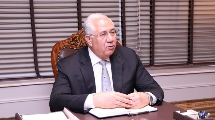 وزير الزراعة يتابع بدء زراعة القمح ويوجه بتقديم كافة أوجه الدعم للمزارعين لتحقيق أعلى إنتاج