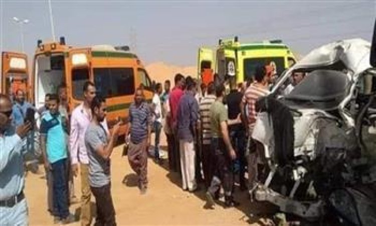 إصابة 5 أشخاص إثر حادث تصادم سيارتين بطريق إسكندرية الصحراوى 