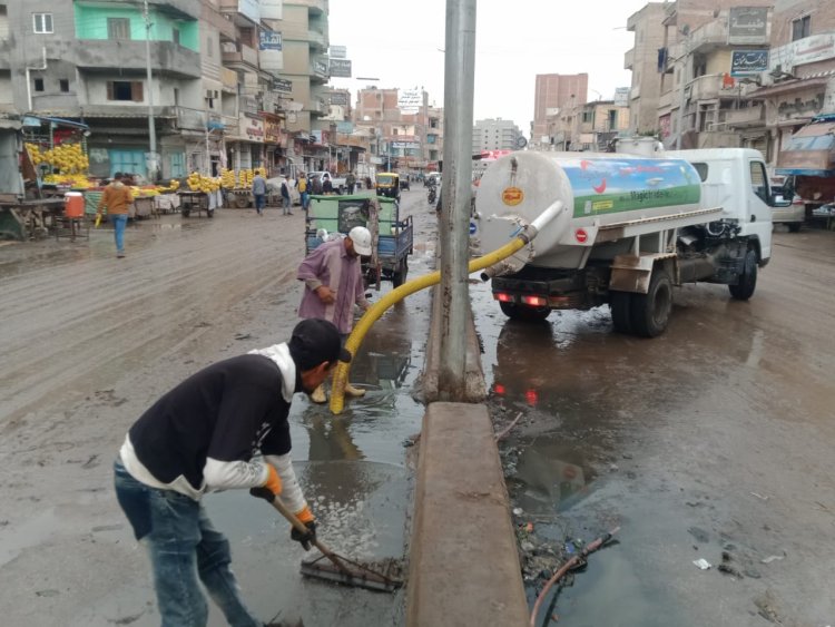 محافظ كفرالشيخ يتابع جهود أجهزة ومراكز ومدن المحافظة في رفع مخلفات الأمطار