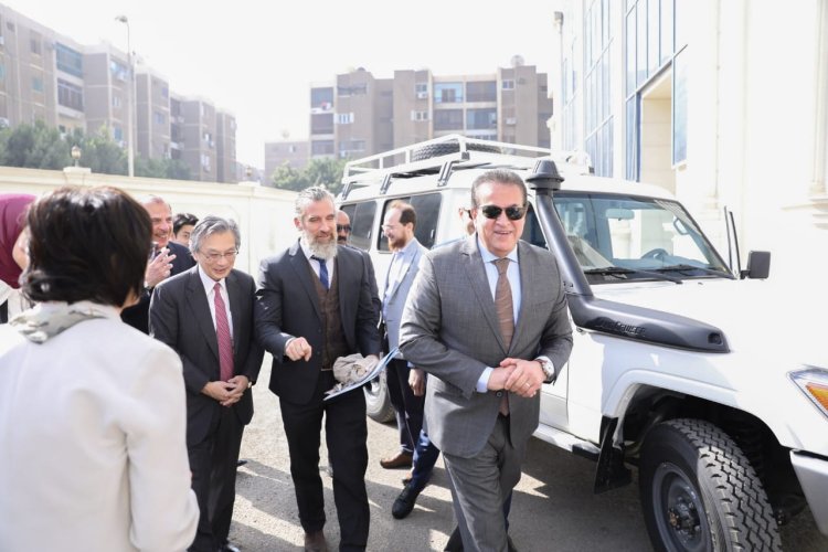 وزير الصحة يشهد استلام سيارات نقل اللقاحات المبردة المقدمة من اليابان