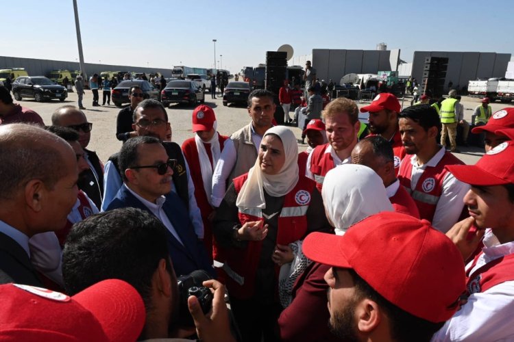 وزيرة التضامن تتابع جهود وخدمات الهلال الأحمر المصري عبر معبر رفح البري