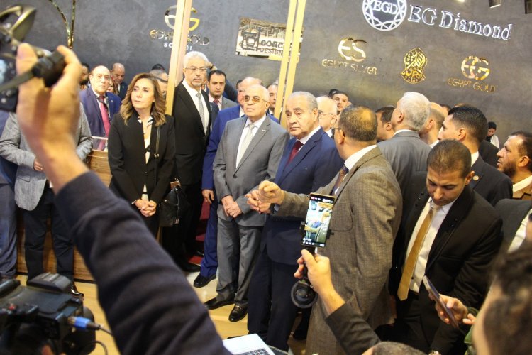 وزيرا التموين والتجارة يفتتحان النسخة الثالثة من المعرض الدولي للذهب والمجوهرات «نبيو»