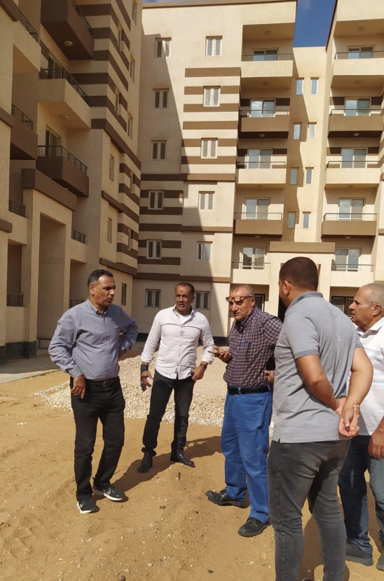 رئيس جهاز مدينة حدائق العاصمة يتفقد أعمال الطرق بمبادرة «سكن لكل المصريين»