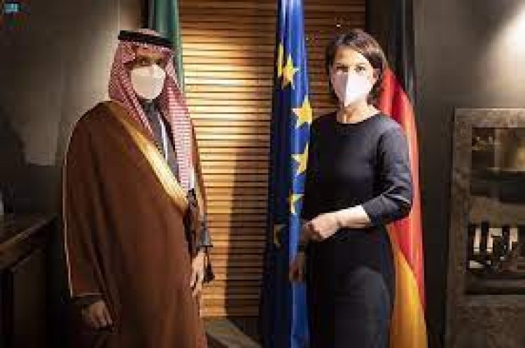 وزير الخارجية السعودي يلتقي نظيرته الألمانية لبحث الأوضاع في غزة
