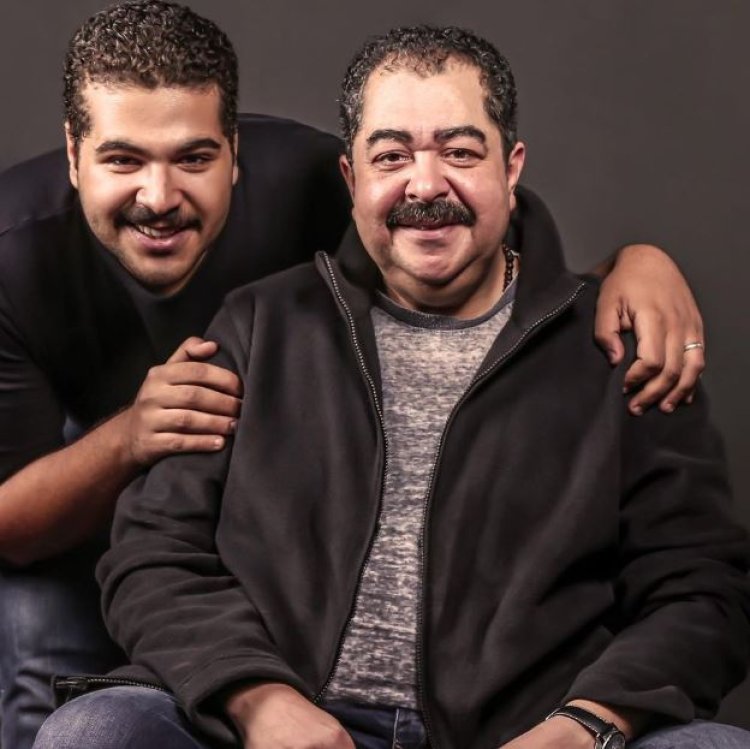 نجل  طارق عبد العزيز يهدي لوالده رسالة قبل وفاته بأسابيع
