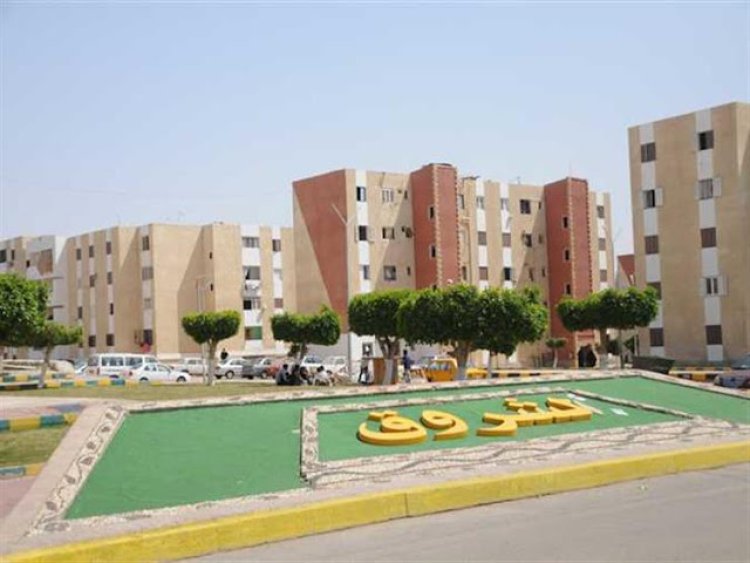 جهاز مدينة الشروق يزيل دورًا مخالفات بأحد العقارات