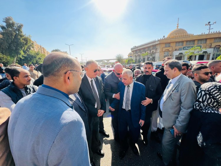 «جنازة مهيبة».. نقيب المحامين يشارك في  جنازة نجل أيمن عبدالحميد عضو مجلس النقابة العامة | صور