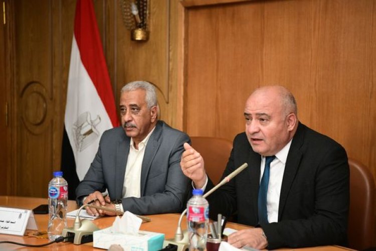 محافظ قنا يبحث عدد من المقترحات الخاصه بتنمية موارد منظومة الإعلانات