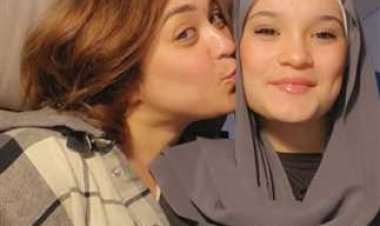 مروة عبد المنعم ترد على انتقادات ارتداء ابنتها للحجاب