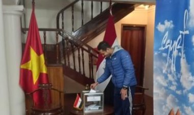 توافد أبناء الجالية المصرية على سفارتهم في فيتنام ليدلوا بأصواتهم في الإنتخابات الرئاسية