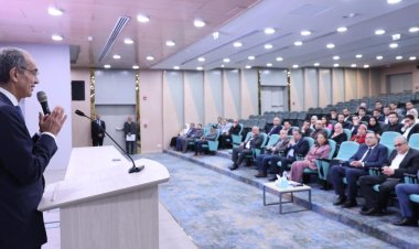 وزير الاتصالات يشهد فعاليات تخريج الدفعة الأولى من برنامج بناء القدرات فى تطوير البرمجيات المدمجة للسيارات