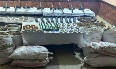 العثور على 17 بندقية و«263 كيلو حشيش وبانجو» بحوزة 3 أشخاص في أسيوط 