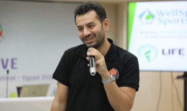 بطل العالم للشباب في الشطرنج يقابل أباء المتسابقين بمهرجان العين الدولي للشطرنج (صور)