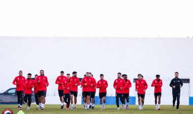 فيوتشر بالطقم الأحمر أمام الهلال الليبي بالكونفيدرالية