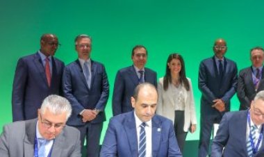 اقتصادية قناة السويس توقع مذكرة تفاهم لتموين السفن بالوقود الأخضر بشرق بورسعيد