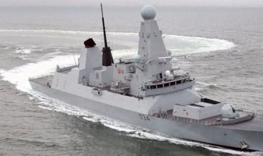 البحرية البريطانية تعزز وجودها في باب المندب بسبب تقارير عن نشاط مسيرات وانفجارات محتملة