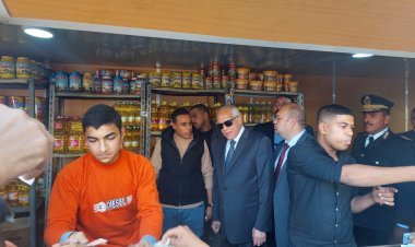 محافظ الجيزة يتفقد المنافذ السلعية بمركز أبو النمرس للتأكد من توافر السلع