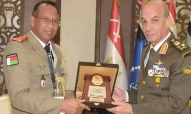 وزير الدفاع يلتقي نظيره بجمهورية مدغشقر لمناقشة الموضوعات ذات الاهتمام المشترك