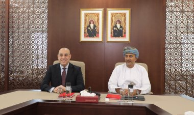 وزير الإسكان يلتقى رئيس الهيئة العامة للمناطق الاقتصادية العماني لبحث التعاون المشترك