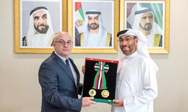 رئيس الإمارات  يمنح سفير جورجيا وسام الاستقلال