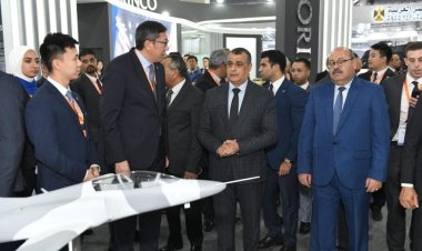 وزير الإنتاج الحربى يزور أجنحة عدد من الشركات المشاركة في «EDEX 2023»