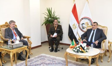 وزير الدولة للإنتاج الحربي يبحث مع رئيس إدارة القوات الجوية اللوجستية الإيطالي تعزيز التعاون المشترك