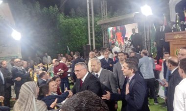 أعضاء وقيادات «الوفد» يستقبلون المرشح الرئاسي عبد السند يمامة بـ«منيل شيحة»