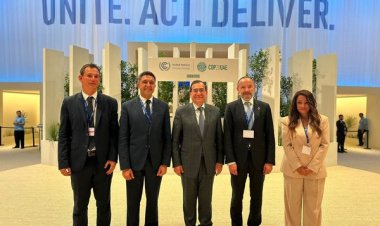 «الملا» يتجول  فى أجنحة شركات الحلول الرقمية لخفض الانبعاثات بقمة المناخ COP28