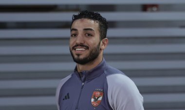 محمد عبد المنعم يتدرب بالكرة على هامش مران الأهلي