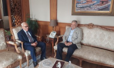 محافظ بورسعيد يستقبل رئيس الشركة القابضة لمياه الشرب لمتابعة مشروعات التعاون المشتركة