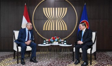 لقاء يجمع سفير  مصر في جاكرتا بالأمين العام للآسيان