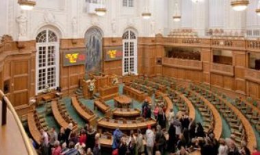 عاجل.. البرلمان الدنماركي يقرّ قانونًا يحظر إحراق المصحف الشريف