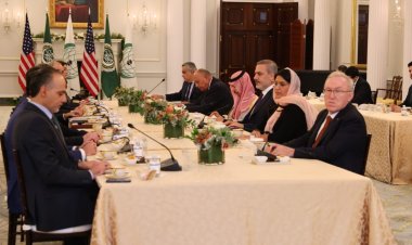 وفد اللجنة الوزارية بالقمة العربية الإسلامية يعقد جلسة مباحثات رسمية مع وزير الخارجية الأمريكي