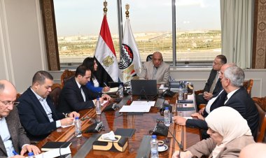 وزير قطاع الأعمال العام يطمئن على  استمرار معدلات الإنتاج بالشركات التابعة