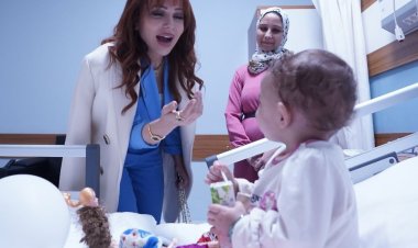 بالصور.. سوزان نجم الدين في زيارة إنسانية لدعم أطفال مستشفى «الناس»