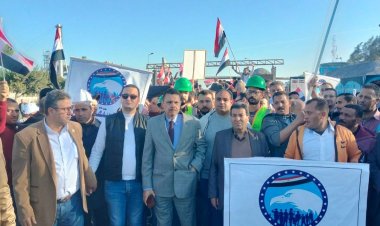 توافد العاملين بمصانع الدلتا للسكر على اللجان الانتخابية للإدلاء بأصواتهم في الانتخابات الرئاسية