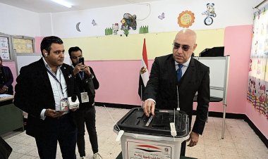 وزير الإسكان يُدلي بصوته خلال الساعات الأولى من بدء التصويت في الانتخابات الرئاسية