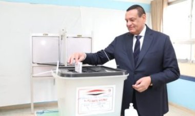 وزير التنمية المحلية يدلى بصوته بانتخابات الرئاسة بلجنة نبوية موسى بمدينة نصر