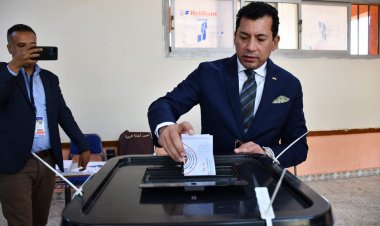وزيرالشباب و الرياضة يدلي بصوته في الانتخابات الرئاسية (صور)
