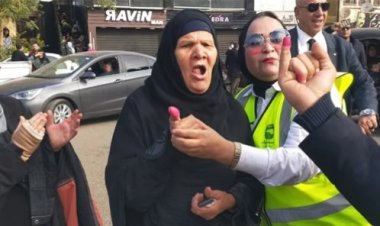 «بالزغاريد».. كبار السن من السيدات أول الحضور في الانتخابات الرئاسية