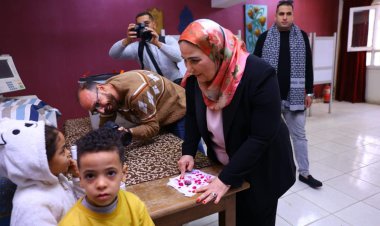 وزيرة التضامن تدلي بصوتها في انتخابات رئاسة الجمهورية بالدقي