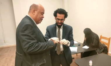 رئيس غرفة القاهرة يدلي بصوته في الانتخابات الرئاسية بمنطقة الزمالك