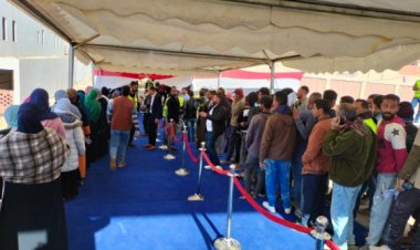 تزاحم المواطنين على اللجان الانتخابية فى مدينة بدر 