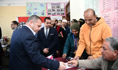 الانتخابات الرئاسية|محافظ قنا يُدلي بصوته داخل مدرسة قنا الرسمية للغات (صورة)
