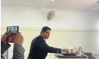 أحمد أبو هشيمة يدلي بصوته فى الإنتخابات الرئاسية بالتجمع الأول