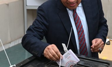 وزير قطاع الأعمال العام يدلي بصوته في الانتخابات الرئاسية أمام لجنة الجامعة العمالية بمدينة نصر